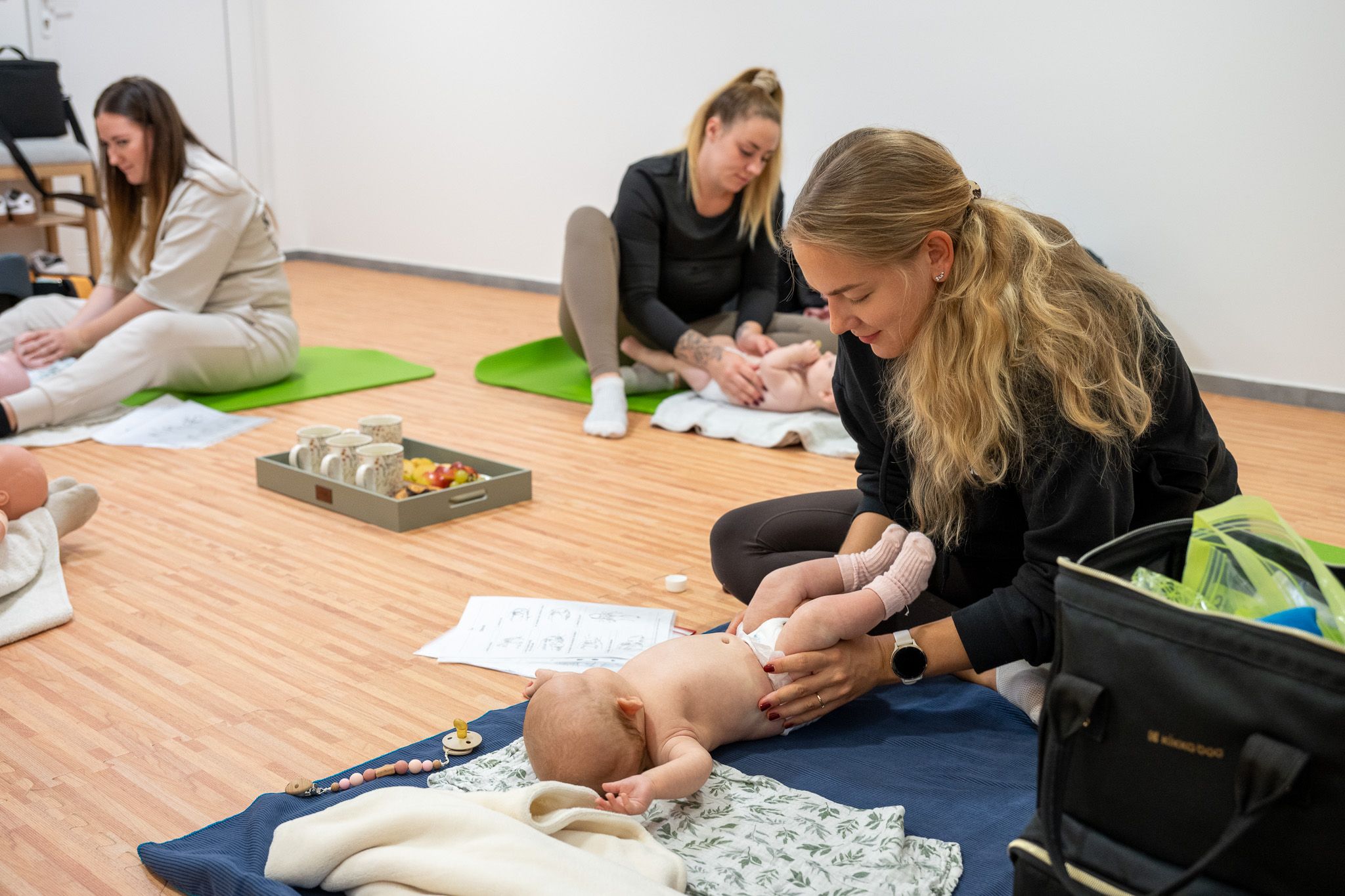 Nasmejana Ana z otroci