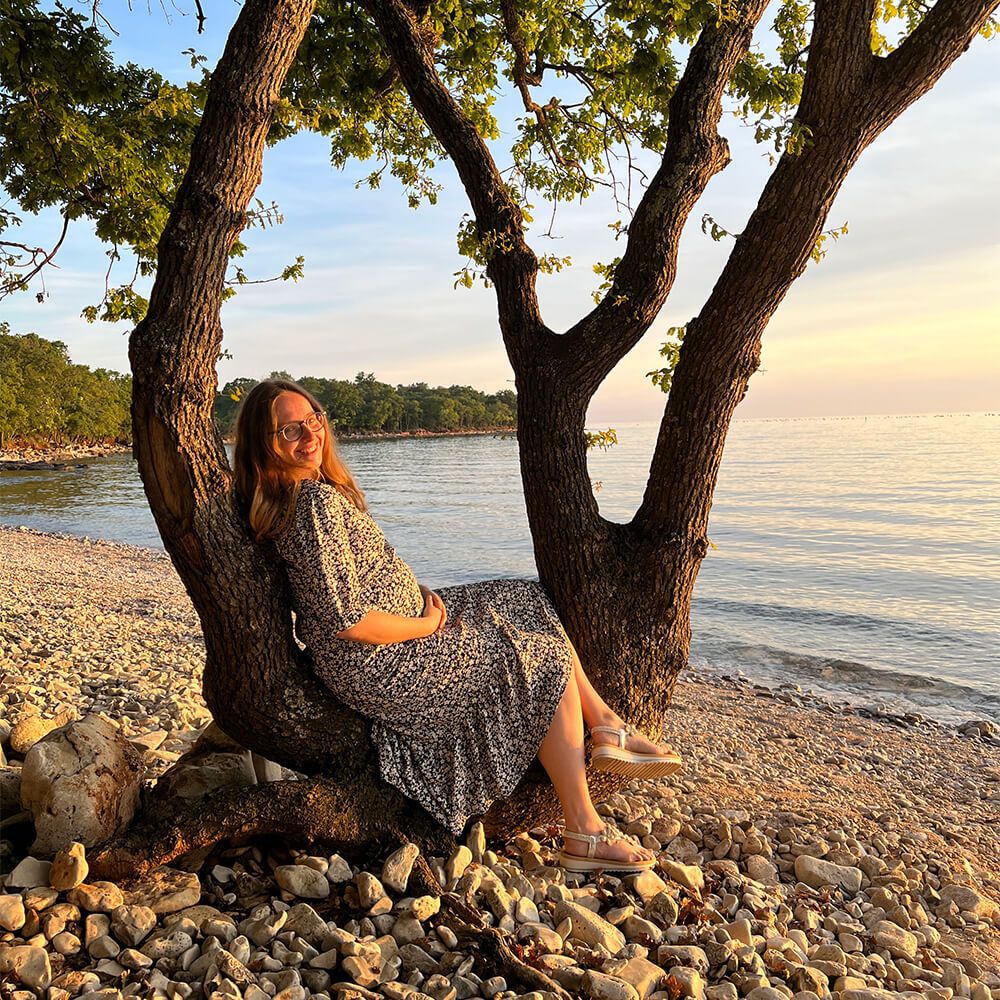 Nasmejana Ana - portret med nosečnostjo