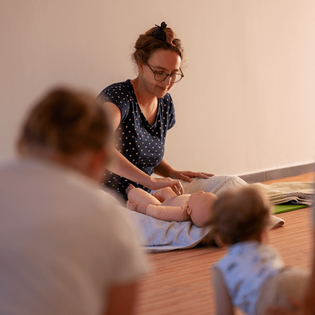 IAIM inštruktorica Ana Kralj na tečaju masaže